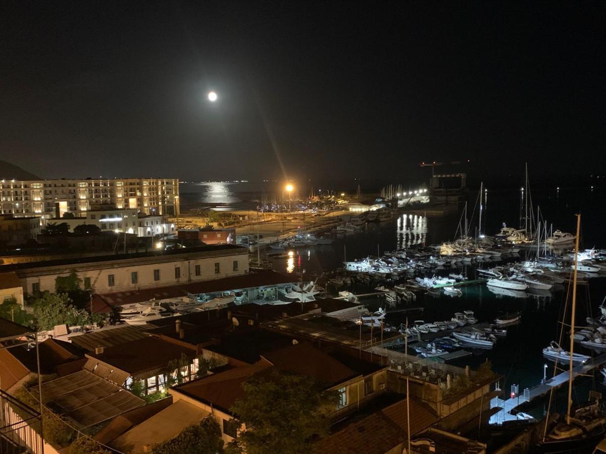 Casa D'Amare Apartment Salerno Bagian luar foto